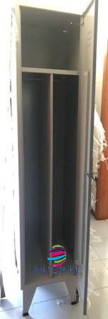 Vestiario Simples Roupa Limpa e Suja Aberto Cinza