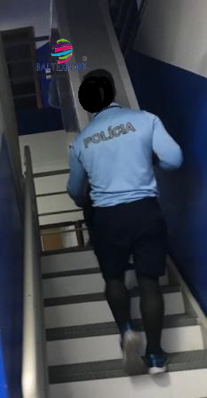 Vestiario Simples Roupa Limpa e Sujos Fechado Cinza