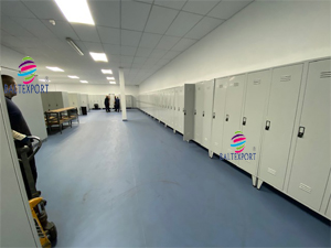 Vestiario triplo limpos e sujos com divisoria vertical metalico cinza fechada